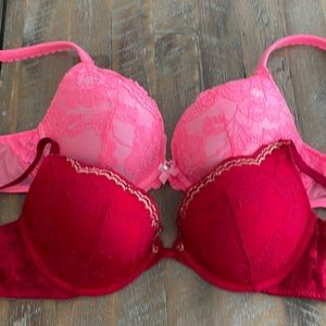 2 Victoria’s Secret push up bras.  Size 32D.  Worn 2 times.  Great condition.